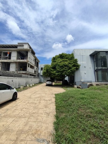 For SaleHouseYothinpattana,CDC : Land for sale 301 square meters, Ladprao 71 area. Synthetic society along the expressway with 2 buildings near the expressway MRT Lat Phrao 71 Ladprao District Office Chokchai 4 Nakniwas