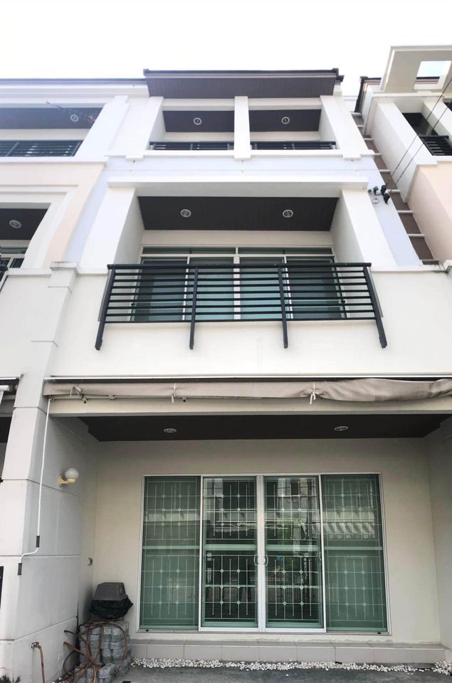 For RentTownhouseThaphra, Talat Phlu, Wutthakat : 2 storey townhouse for rent behind the edge of a detached house atmosphere Wutthakat-Ekachai beautiful house ready