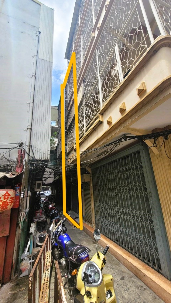 For SaleShophouseYaowarat, Banglamphu : Dont miss it!! Selling below appraisal price! sell! Commercial building on Chakrawat Road Opposite Sampeng Market near weng nakhon kasem suitable for living Or invest a lot!