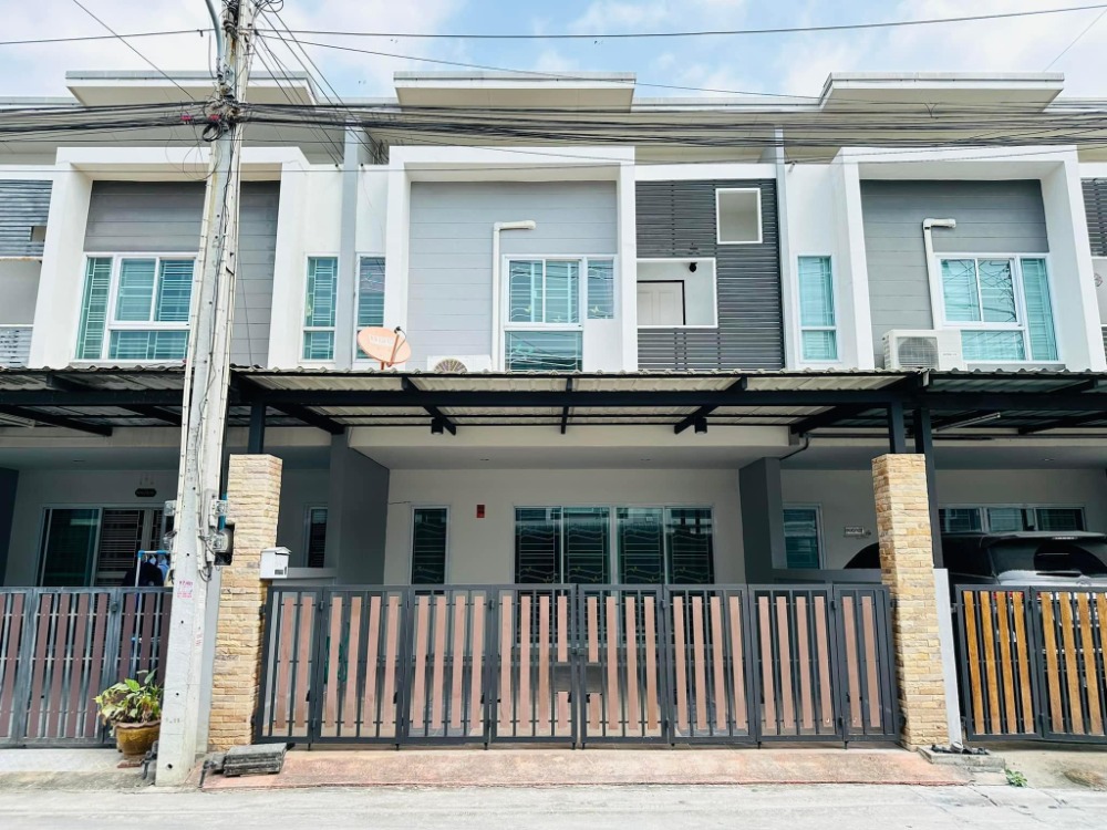 For SaleTownhousePattaya, Bangsaen, Chonburi : House for sale, Community Housing Project, Wat Rangsi Sutthawat (Wat Rai Kluai), renovated