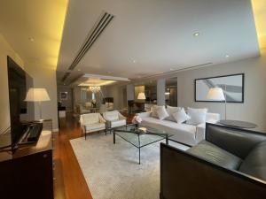 ให้เช่าคอนโดสุขุมวิท อโศก ทองหล่อ : Rental : Super Luxury Penthouse In Thonglor , 3 Bed , 4 Bath , 1 Working Room , 1 Maid Room, 200 Sq.m , 2th Floor