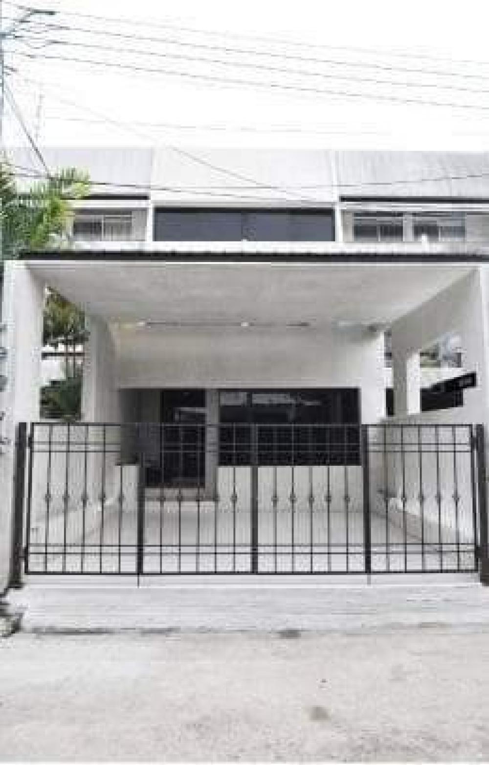 For RentTownhouseSathorn, Narathiwat : For rent #Townhome Yen Akat, 4 bedrooms, 4 bathrooms, ready to move in.