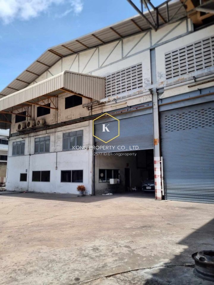 For RentWarehouseSamut Prakan,Samrong : Warehouse for rent with a crane on Pu Chao Saming Phrai Road, Phra Pradaeng, Samut Prakan, area 4,000 sq m