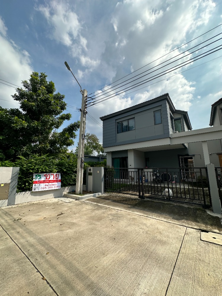 For SaleHouseNonthaburi, Bang Yai, Bangbuathong : Twin house for sale, corner plot, Venue Westgate project, the cheapest sale price in the project.