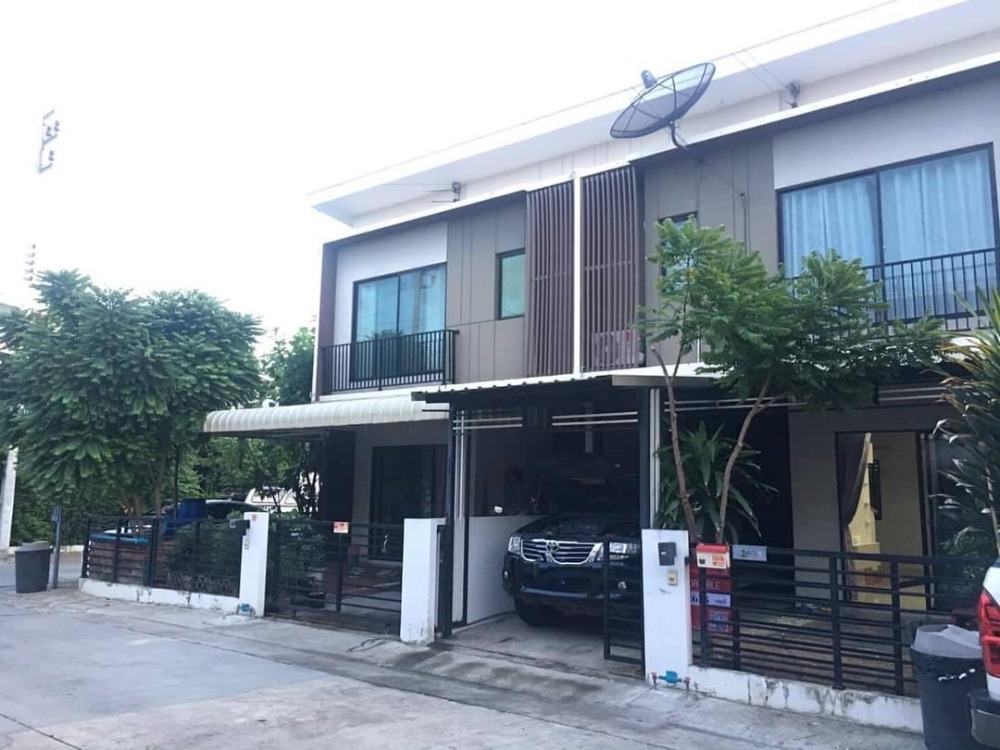 ขายทาวน์เฮ้าส์/ทาวน์โฮมลาดกระบัง สุวรรณภูมิ : ** ขาย  ทาวน์โฮม 2 ชั้น ม.เดอะคอนเนค สุวรรณภูมิ3 ขนาด 18.20 ตรว. ซอยกิ่งแก้ว 37  ทำเลดี บ้านสวย** ราคา  2.25  ล้านบาท **
