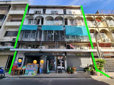For SaleShophouseRama9, Petchburi, RCA : Commercial building for sale, 3 units worth investing 4.7% per year, Soi Pracha Songkhro 33, near Huai Khwang Market, 4.5 floors, 46 sq m.