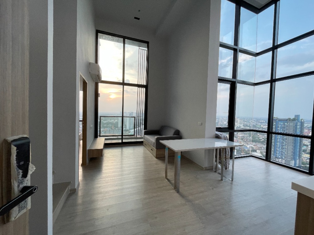 For SaleCondoThaphra, Talat Phlu, Wutthakat : Condo for sale: Altitude Unicorn Sathorn-Tha Phra, Loft One Bedroom Plus, 32nd floor, size 2 bedrooms, 1 bathroom, usable area 57.17 sq m., with built-in furniture. Swimming pool view (west balcony) near BTS Talat Phlu.