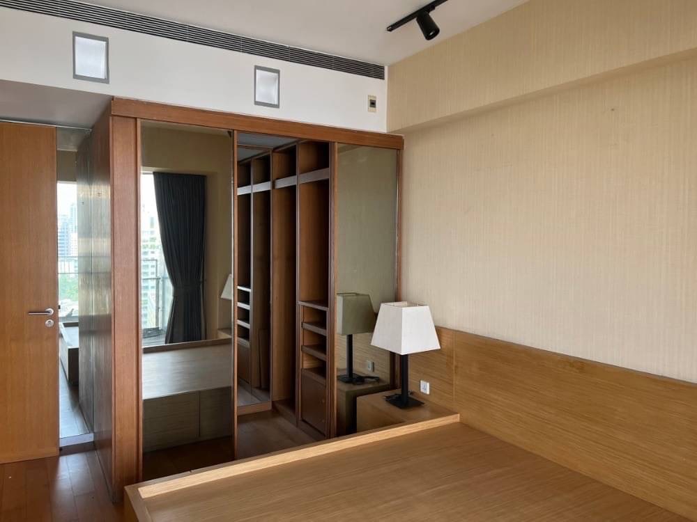 For SaleCondoSathorn, Narathiwat : ++ Very good price ++ [[ Condo For sale ]] The Met Sathorn (The Met Sathorn) Good Location BTS Chong Nonsi Interested in making an appointment to see the room 097-953-6263 Aum