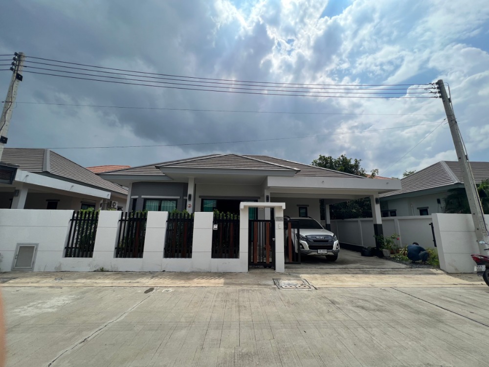 For SaleHouseChachoengsao : Air conditioning throughout!! Single house Sup Thawee village, Paet Riew city, peaceful atmosphere Near Robinson Lifestyle Chachoengsao, area 56 sq m.
