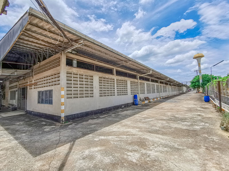 For SaleFactoryMahachai Samut Sakhon : Land for sale 10 rai 1 ngan with buildings Krathum Baen price 60 million baht is a fabric printing factory. and production of cosmetics out of business