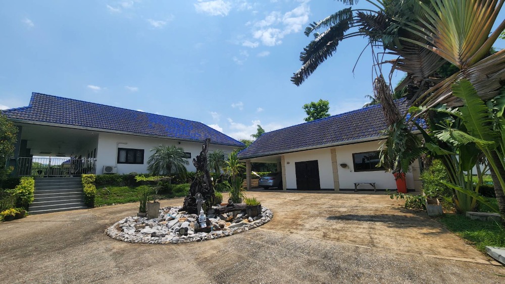 For SaleHouseChiang Rai : Vacation home for sale, Muang District, Chiang Rai Province, with swimming pool, Jacuzzi pool, land 4 rai 2 ngan 20 sq m.