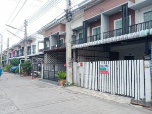 For SaleTownhouseSriracha Laem Chabang Ban Bueng : 2 storey townhouse for sale in front of Park Village University Next to the main road of the Sahapat Group Close to the community, easy to travel