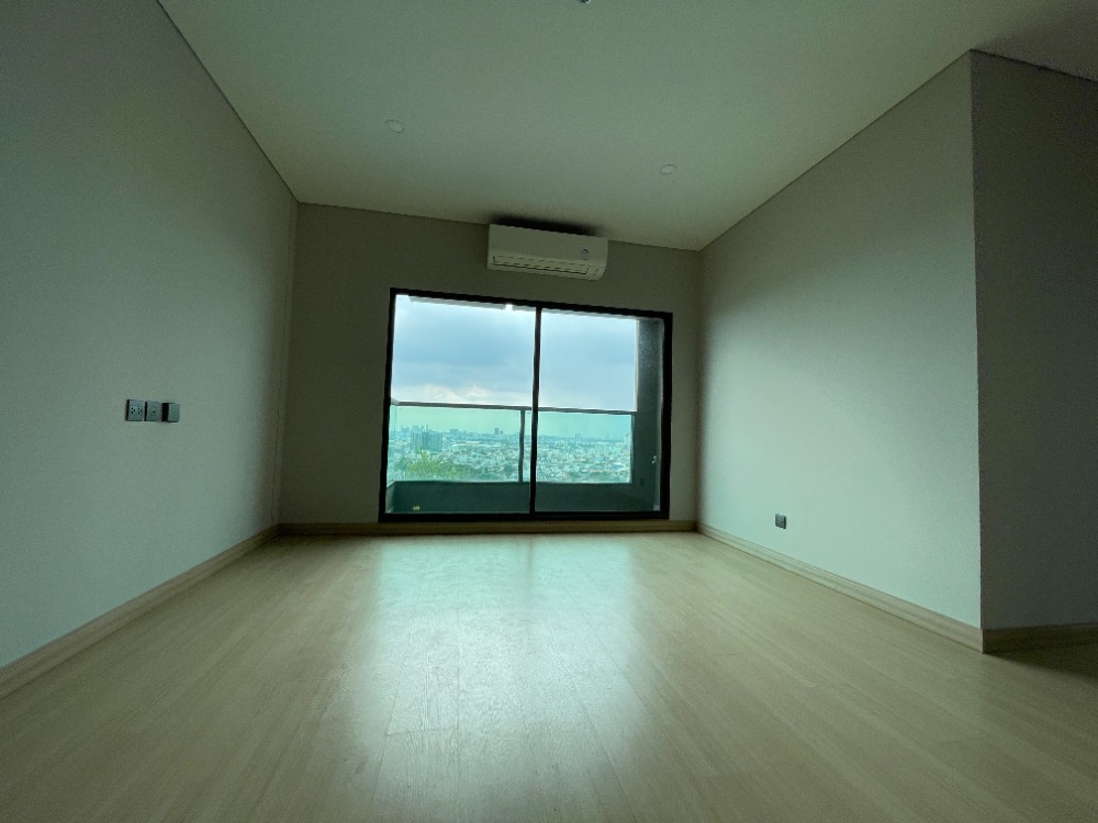 For SaleCondoKasetsart, Ratchayothin : Condo for sale, Lumpini Park Phahon 32, 25th floor, usable area 46 sq m, 2 bedrooms, 2 bathrooms, pool view, spacious room, condo on the main road in the heart of Phaholyothin. Convenient transportation, close to BTS Senanikom Station, only 200 m. and Maj