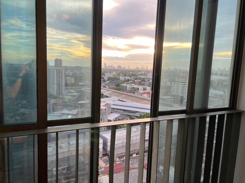 For SaleCondoOnnut, Udomsuk : Condo for sale, Ideo Mix Sukhumvit 103, 36 sq m., corner room  There is a closed circuit camera.