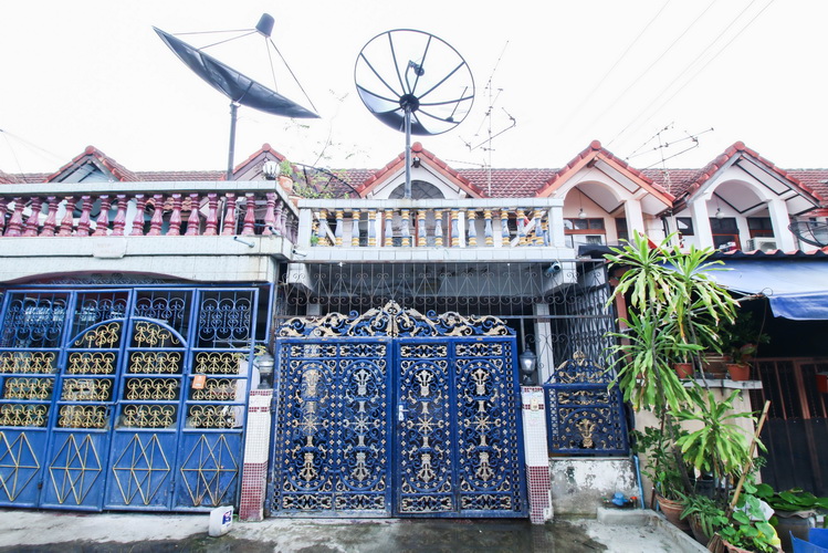 For RentTownhouseSamut Prakan,Samrong : Townhouse for rent, Panpruek Villa Village, Samrong, Sukhumvit 78, near Samrong BTS station, Sukhumvit, Bearing