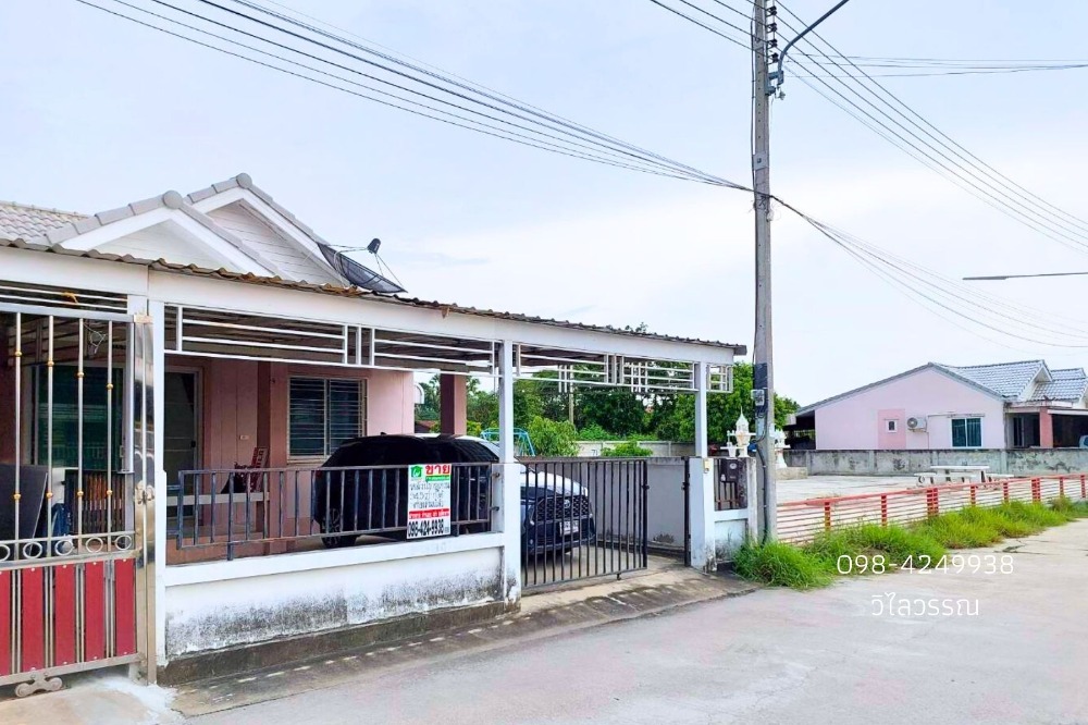 For SaleTownhouseSuphan Buri : Townhouse for sale, 34.5 sq m., Nam Petch Village 4, behind the corner, near Chao Phraya Yommarat Hospital, Rua Yai Subdistrict, Mueang District, Suphan Buri Province, beautiful house, ready to move in