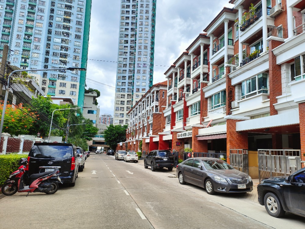 For SaleTownhouseRama3 (Riverside),Satupadit : Townhome for sale, Lumpini Ratchada - Rama 3, only 400 meters from Central Rama 3, near Sathupradit Sathorn Road, size 26.2 sq m, 5 bedrooms, 6 bathrooms, price 23.5 million, interested 097 - 465 5644 T.C HOME