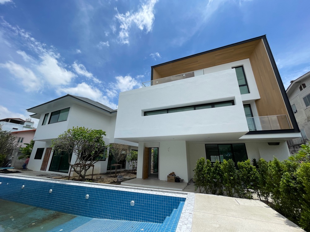 ให้เช่าบ้านอ่อนนุช อุดมสุข : ให้เช่า Pool Villa ตกแต่งหรู สุขุมวิท 71 ปรีดี26 ใกล้ BTS พระโขนง เพียง 8 นาที
