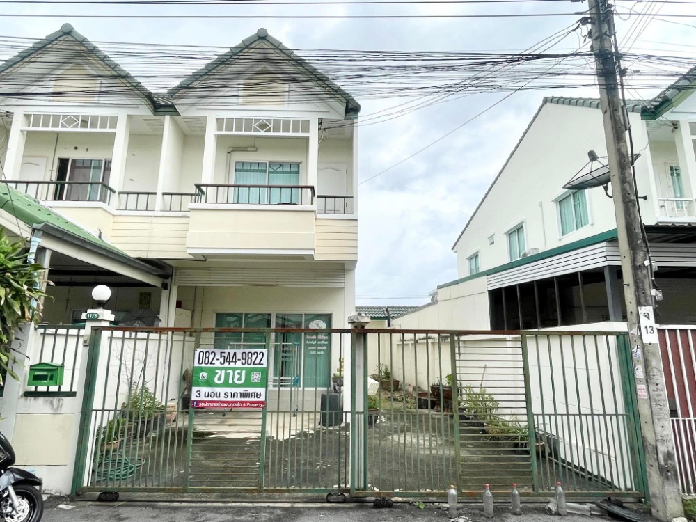For SaleHouseLadprao101, Happy Land, The Mall Bang Kapi : Cheapest corner house for sale, Ban Thip Village, Lat Phrao 101.