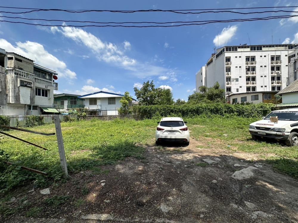 For RentLandSathorn, Narathiwat : ❤️❤️❤️ Empty land for sale, already filled in, size 173 sq m, only 33.5 million, interested line/tel0859114585 ❤️❤️Suitable for apartments, residences, 173 sq m., width 38 meters, depth 19 meters, beautiful land. Rectangular shape.