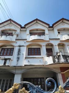 For SaleTownhouseRathburana, Suksawat : Townhouse Pracha Uthit 97/4 T.H. 3 floors, 7 levels, 4 bedrooms, private