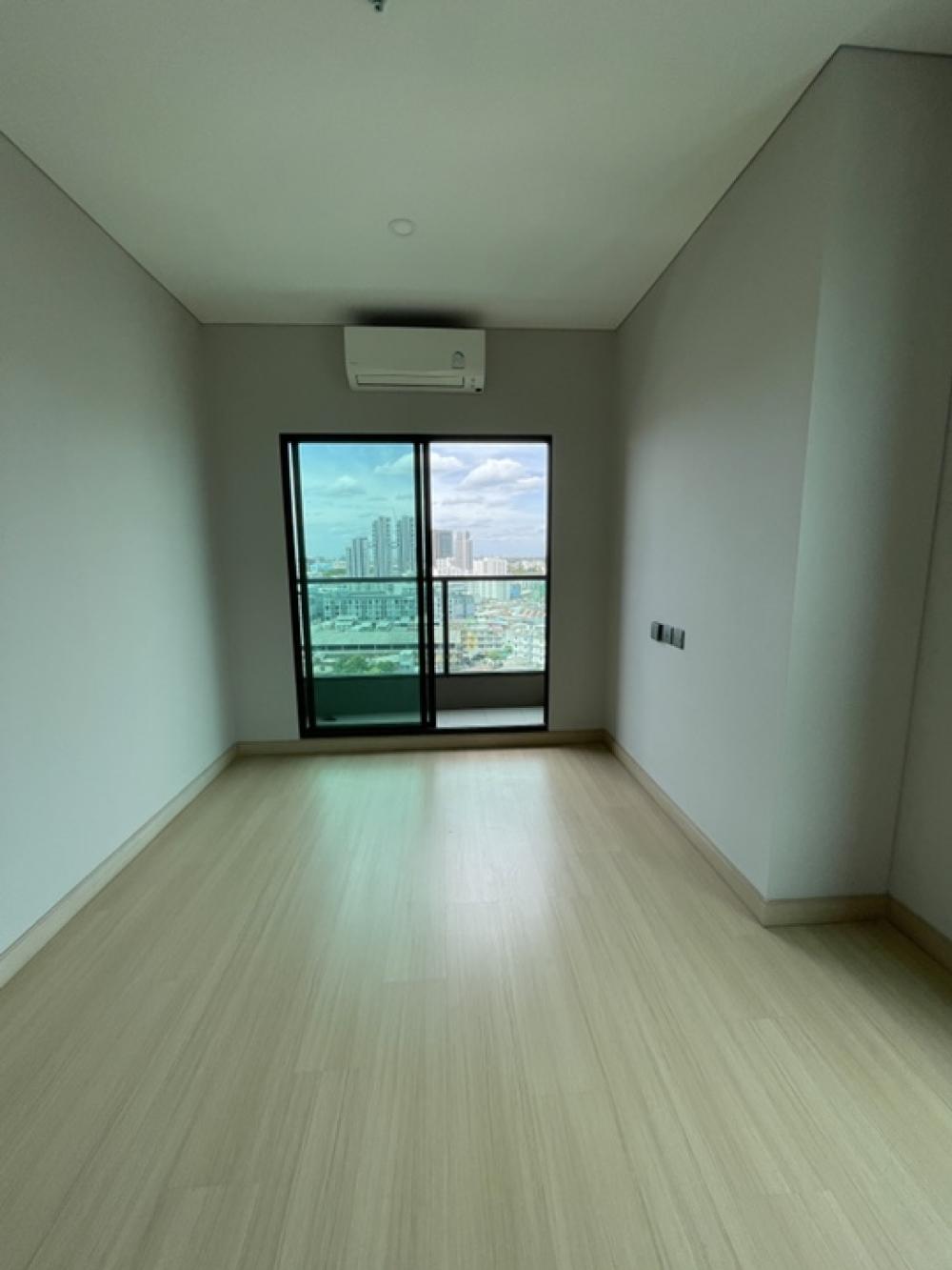 For SaleCondoKasetsart, Ratchayothin : Condo for sale, Lumpini Park Phahon 32, 14th floor, usable area 31.00 sq.m., 1 bedroom, 1 bathroom, beautiful view, quiet room, next to the main road, convenient to travel near the green line BTS Senanikom and BTS Ratchayothin. large central The location