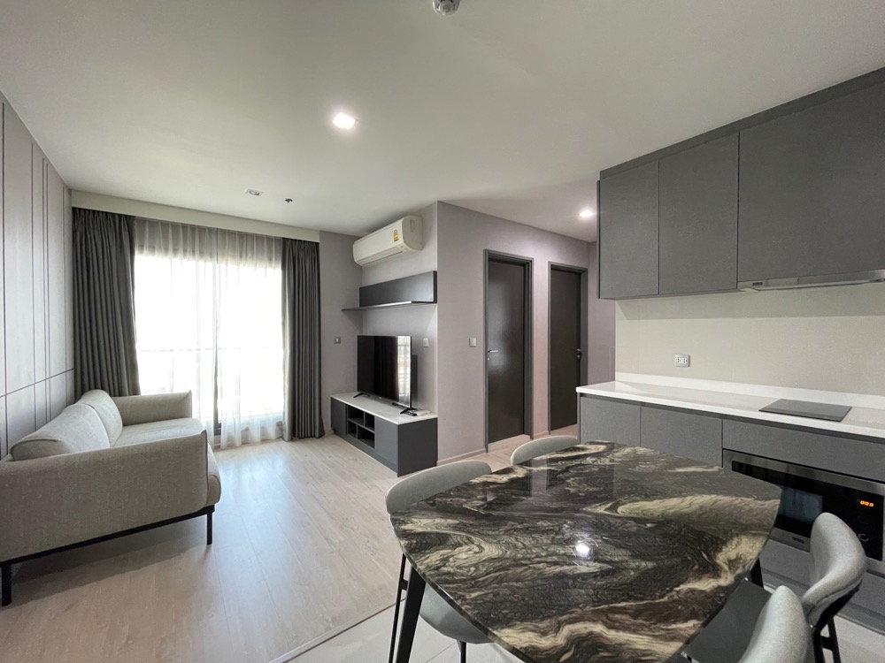 For SaleCondoRatchathewi,Phayathai : Urgent sale, 2 bedrooms, 2 bathrooms (position, good price), decorated and ready to move in, Rhythm Rangnam, Rhythm Rangnam.