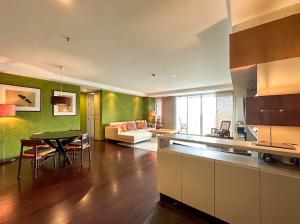 For RentCondoWitthayu, Chidlom, Langsuan, Ploenchit : Fully Furnished 2 Beds Condo for Rent!