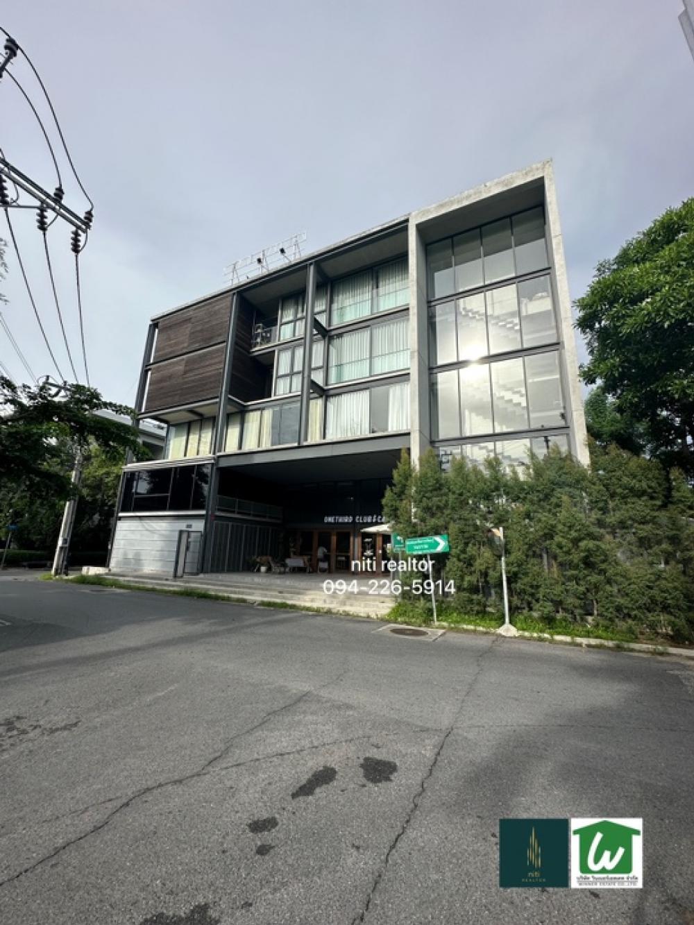 ขายโฮมออฟฟิศพัฒนาการ ศรีนครินทร์ : ขายอาคารพาณิชย์ (Homeoffice) 5 ชั้น137ตร.วา หลังห้างพาราไดซ์พาร์ค ติดถนน 2 ด้าน เข้าออกได้หลายเส้นทาง ติดสวนสาธารณะ ปรับเปลี่ยนได้หลายFunction เหมาะสำหรับเปิดสำนักงาน