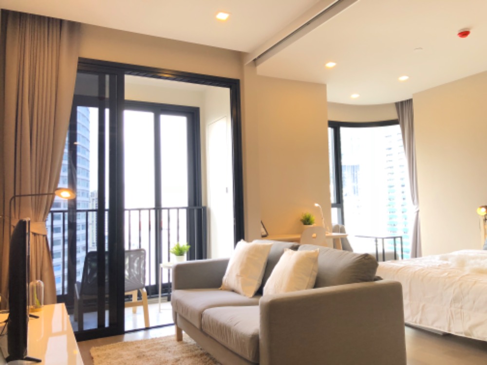 For RentCondoSukhumvit, Asoke, Thonglor : (owner) for rent Ashton Asoke 1bed, curved glass, 35 sq m., 18th floor, room 12, east-west direction, fully furnished, complete with electric appliances, accepting agents