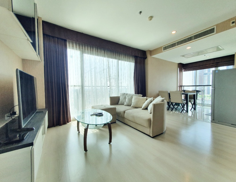 For SaleCondoRatchadapisek, Huaikwang, Suttisan : 2 bedrooms, 2 bathrooms, corner room, 20th floor, price can be negotiated.