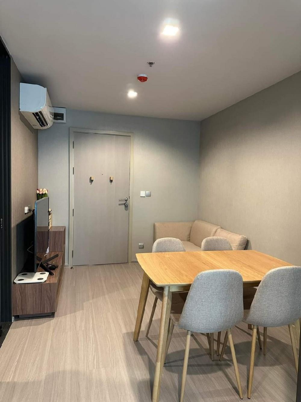 For RentCondoLadprao, Central Ladprao : For rent, Life Ladprao (Life Ladprao), interested in details You can make an appointment to see the room. #Add Line, reply very quickly. You can add Line ID: @780usfzn (with @ too) LL.5462