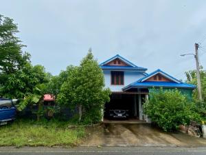 For SaleHouseKoh Samui, Surat Thani : 2-storey detached house for sale, area 54 square meters, Plaswat Road, Kanchanadit, good condition, convenient transportation, near the municipal fresh market intersection, only 1 kilometer. Urgent sale!