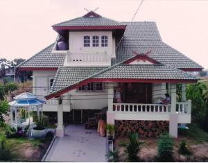 For SaleHouseYothinpattana,CDC : 2-storey detached house for sale with land, Soi Yothin Phatthana 3, near Phothalai Golf Driving Range.