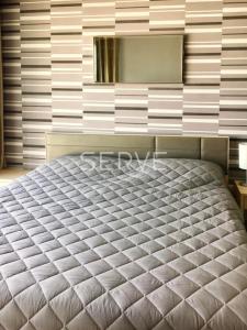 For RentCondoWitthayu, Chidlom, Langsuan, Ploenchit : Nice Room 1 Bed with Bathtub on High Fl.15+ Good Location BTS Chit Lom 300 m. / Condo For Rent