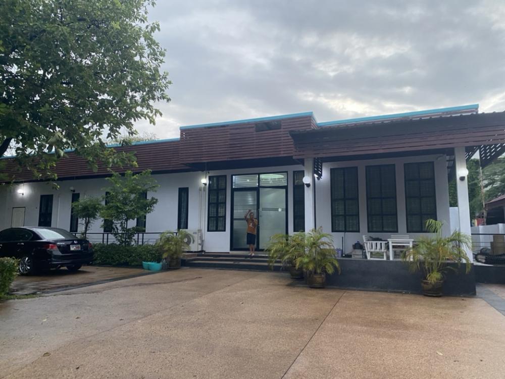 For SaleHouseKhon Kaen : ❤️❤️❤️ 1-story detached house for sale in Khon Kaen Province. Interested line/tel 0859114585 ❤️❤️ Decorated like a home office. Located in Ban Kut Kwang, Village No. 12, 800 meters from Mittraphap Road, near Lotus, Big C, Makro and Homepro, only 5 minutes