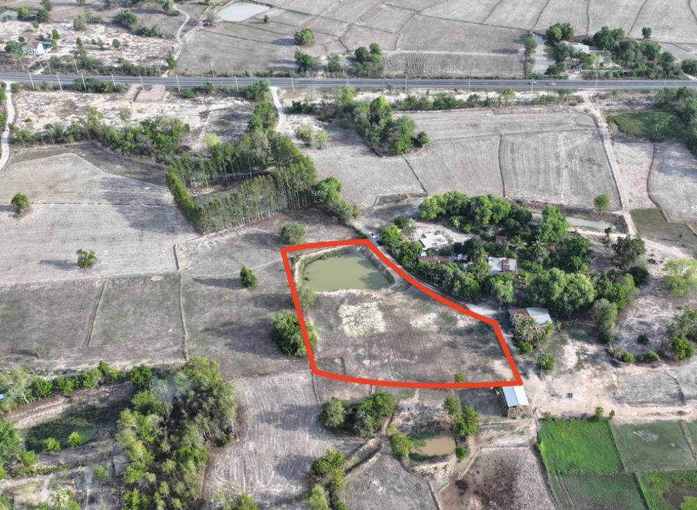 For SaleLandUthai Thani : Land for sale 4 rai 13 square wa, Uthai Thani Province, Mueang District, Don Khwang Subdistrict, only 200 meters from the road 3221, only 4 kilometers from the city.