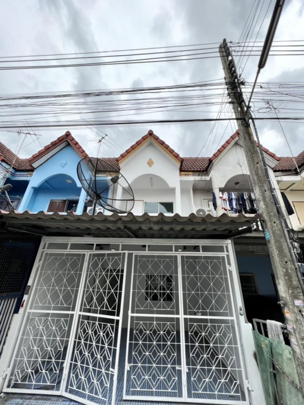 For SaleTownhouseBang kae, Phetkasem : Sell ​​at a loss, get hot items for money Hansa Village, Phetkasem 93, beautiful house ready to move in 🔥