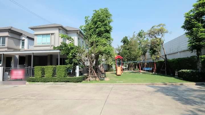 ขายบ้านนวมินทร์ รามอินทรา : JJ394  ขาย บ้านเดี่ยวหลังมุม หมู่บ้านไลฟ์ บางกอก บลูเลอวาร์ด อยู่ระหว่างซอยรามอินทรา105-107 เลยแฟชั่นอยู่ซ้ายมือ