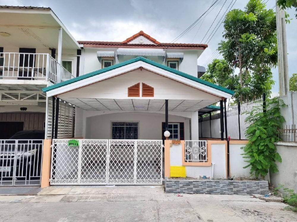 For SaleTownhouseNawamin, Ramindra : Selling a new renovated townhouse behind the corner of KC Village, Ramintra 8, Soi Thai Raman, Hathairat Road Convenient transportation near the motorway expressway.