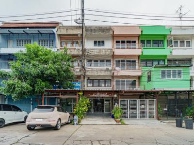 For SaleShophouseRamkhamhaeng, Hua Mak : Commercial building for sale, Soi Happyland Townhouse, 160 sq m., 12 sq w., 3 bedrooms, 3 bathrooms CC