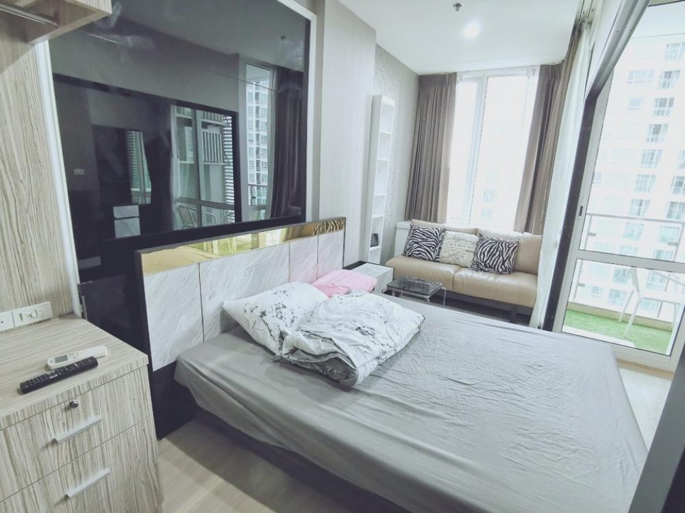 For RentCondoRama9, Petchburi, RCA : [Owner Post] Condo for rent at TC Green Studio Plus 32sqm, 13,500 baht. Separate kitchen, new furniture. The balcony has a garden view.