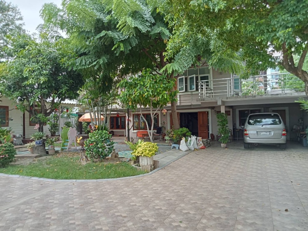 For SaleHouseLadprao, Central Ladprao : House for sale with land 160 sq.wa. Soi Ladprao 48 intersection 3-3-4 near Phawana station.