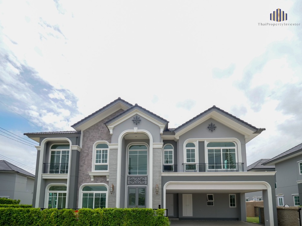 For SaleHousePathum Thani,Rangsit, Thammasat : Behind the big back, in front of the Clubhouse, first hand condition, hard to find! Luxury detached house for sale Grandio Future - Rangsit (Grandio - Future Rangsit) with swimming pool 88.1 sq m near Future Park near Don Muang Airport Near the entrance t
