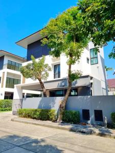 For SaleHouseOnnut, Udomsuk : Suanluang rama9 For Rent 3-storey house 55 sqwa 312 sqm Lumpini Udomsuk 3-4Bed 6Bath