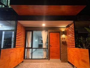 For SaleShophousePinklao, Charansanitwong : Cheap sale, 3-storey commercial building, Charansanitwong 68 Wide road in front of the house, beautifully decorated, near MRT Sirindhorn