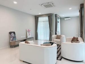 For SaleHousePattanakan, Srinakarin : Big House for Sale with tenant Nantawan Rama9 New Krungthep kreetha