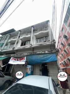 For SaleShophouseBang kae, Phetkasem : Selling cheap!! Commercial building, 3 and a half stories behind the corner, size 61.5 square wah, Petchkasem 42, can be traded