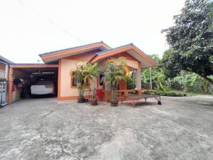 For SaleHouseSriracha Laem Chabang Ban Bueng : Single storey house for sale. Khao Nam Sub coordinates, near Kasetsart University, a lot of space with peaceful agricultural gardens
