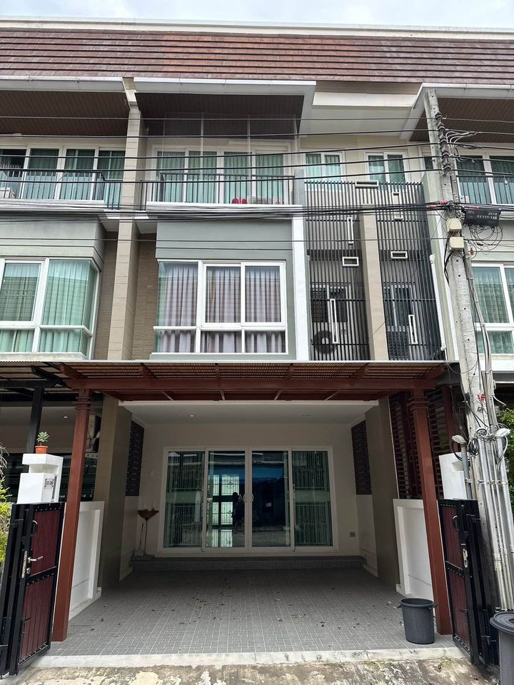 For RentTownhouseThaphra, Talat Phlu, Wutthakat : For rent, 3-story townhome, beautiful house, ready to move in, fully furnished, near BTS Bang Wa, 10 minutes to Sathorn.